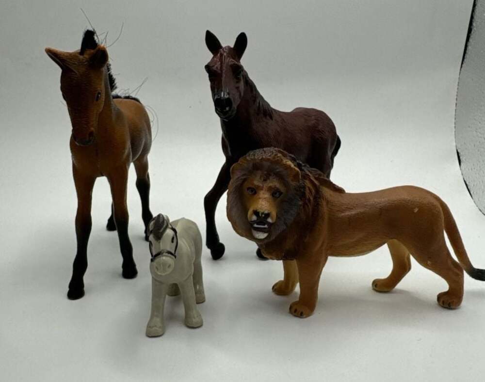 Schleich Toy Animal Figures Lot Horses and Lion
